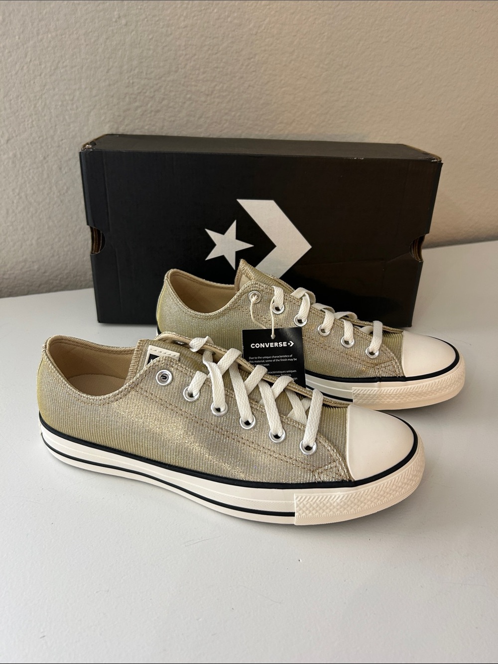 Chuck Taylor All Star Converse sparkle gold Low Top Sneakers, size 9.5, NIB